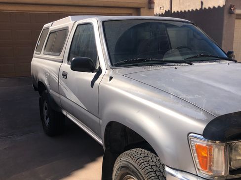 Used 1993 Toyota Pickup Deluxe image 10