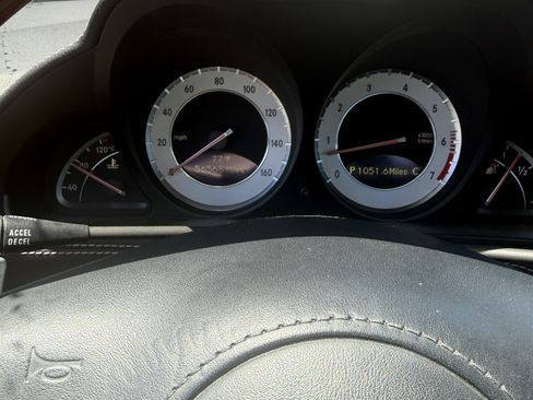 Used 2012 Mercedes-Benz SL 550 image 17