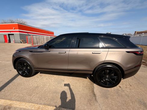 Used 2018 Land Rover Range Rover Velar R-Dynamic SE image 2