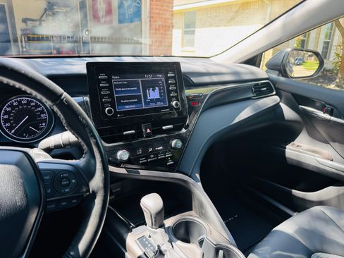 Used 2021 Toyota Camry SE FWD image 11
