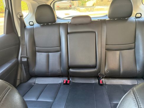 Used 2018 Nissan Rogue SL FWD image 12