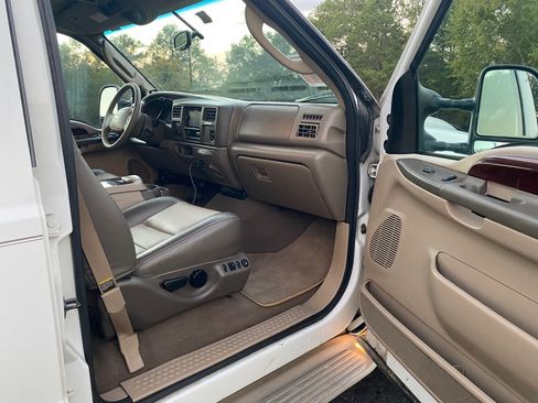 Used 2004 Ford Excursion Eddie Bauer image 18