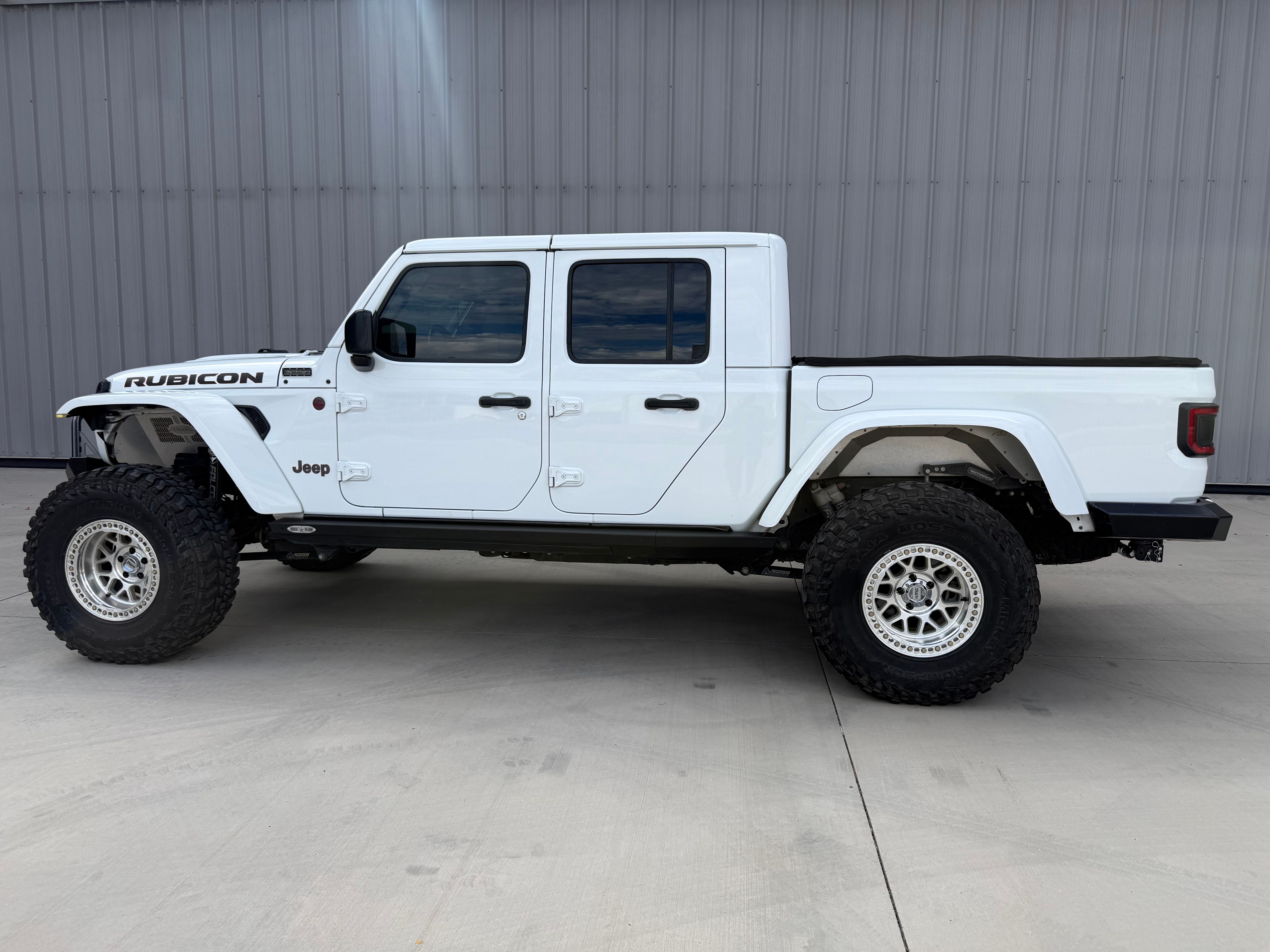 Used 2021 Jeep Gladiator Rubicon AWD/4WD image 2
