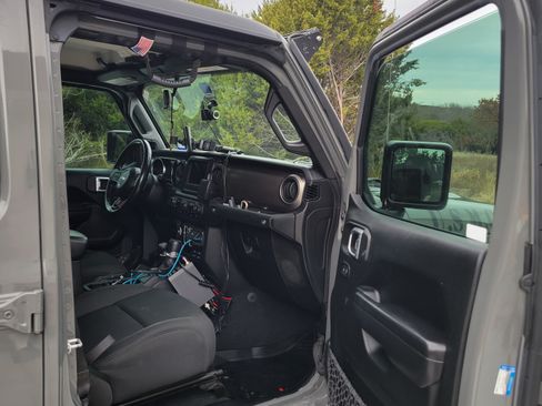 Used 2020 Jeep Gladiator Sport w/ Quick Order Package 24S image 10