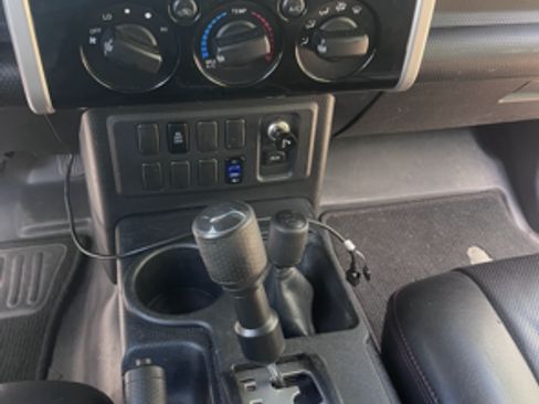 Used 2007 Toyota FJ Cruiser 4WD image 11