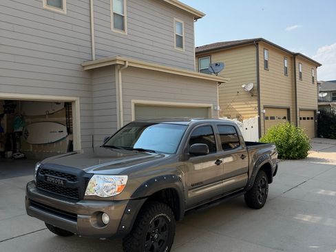 Used 2011 Toyota Tacoma 4x4 Double Cab w/ SR5 Pkg #2 image 1