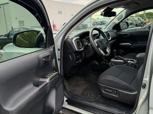Used 2022 Toyota Tacoma SR5 w/ Trail Edition AWD/4WD image 15