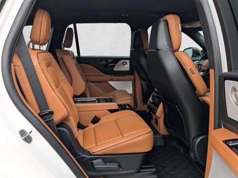 Used 2025 Lincoln Aviator Black Label w/ Jet Appearance Package AWD/4WD image 4