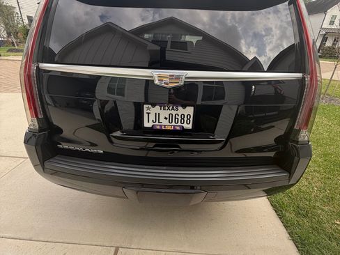 Used 2016 Cadillac Escalade Luxury image 6