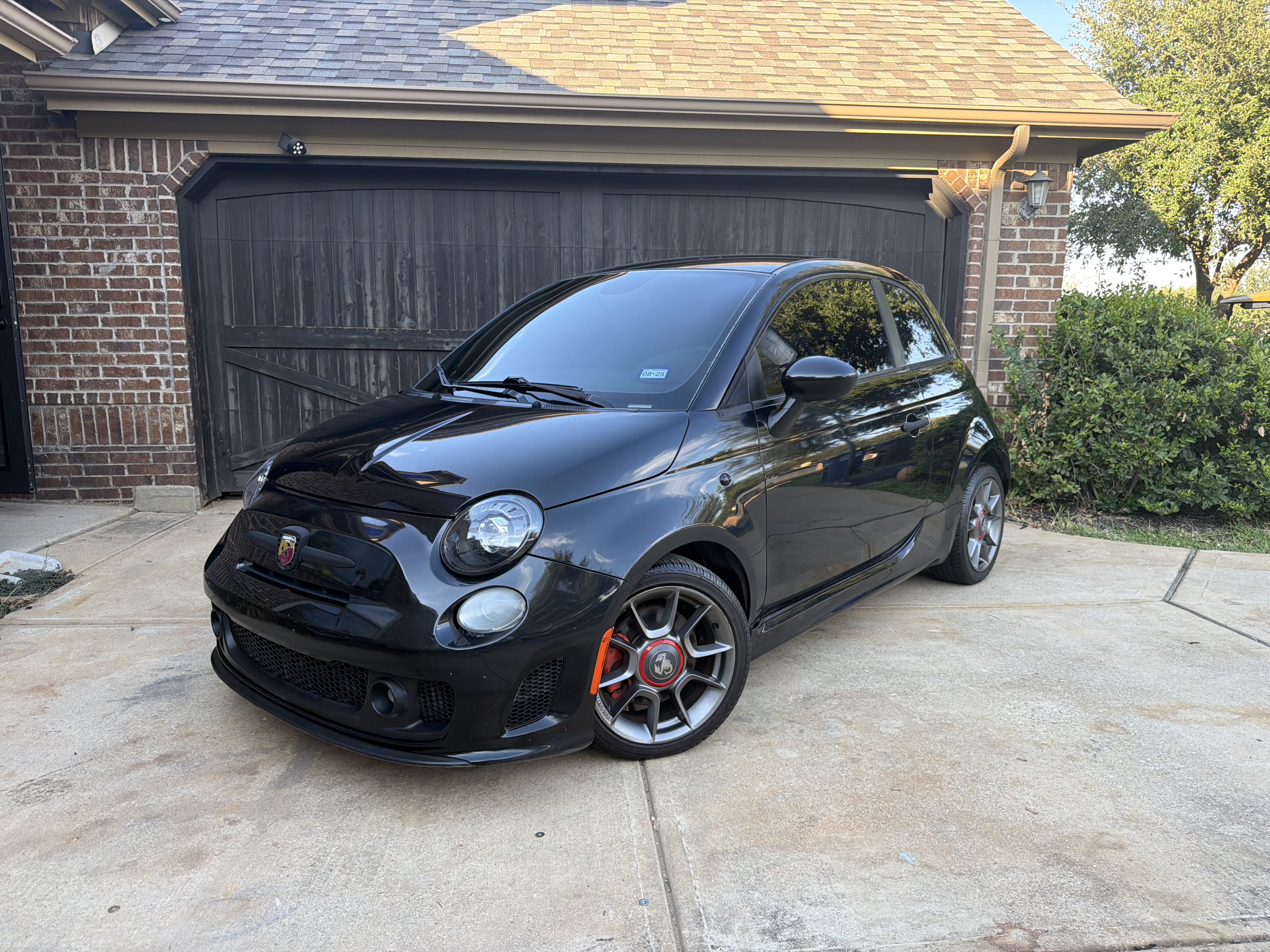 Used 2013 FIAT 500 Abarth w/ Comfort/Convenience Group FWD image 1