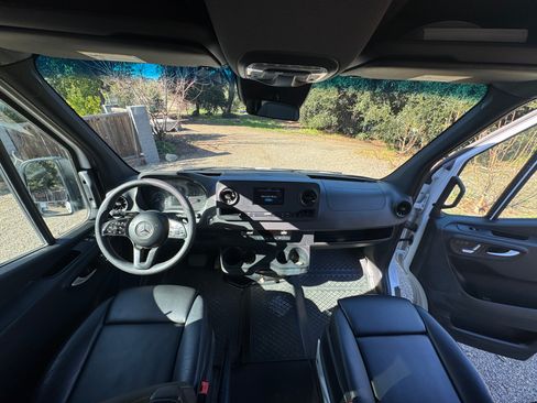 Used 2020 Mercedes-Benz Sprinter 2500 image 10