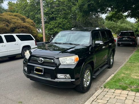 Used 2011 Toyota 4Runner SR5 RWD image 1