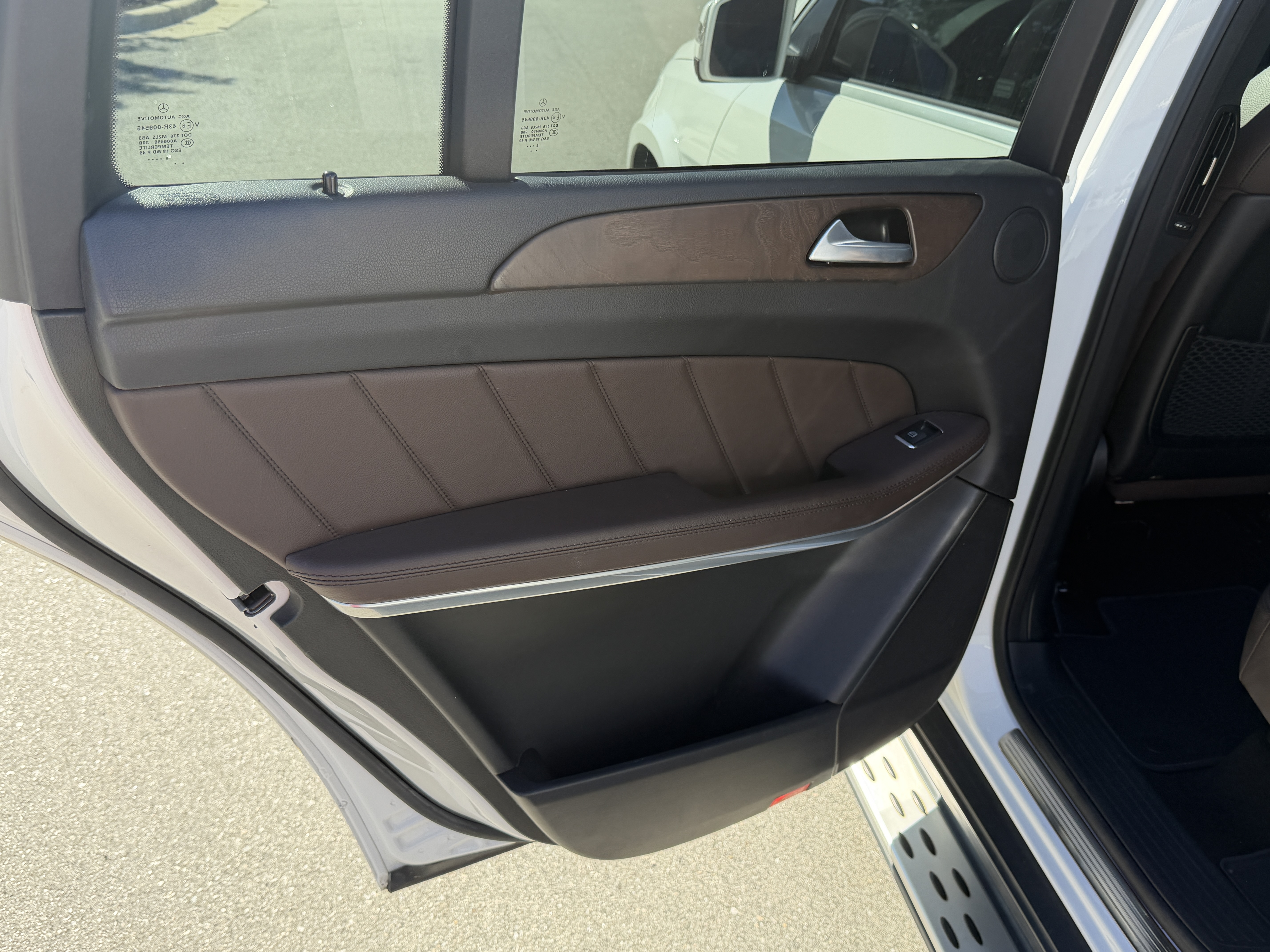 Used 2016 Mercedes-Benz GL 550 4MATIC image 21