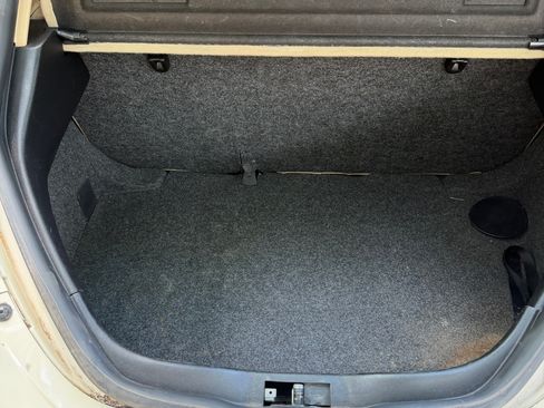 Used 2009 Volkswagen Beetle Coupe FWD image 24