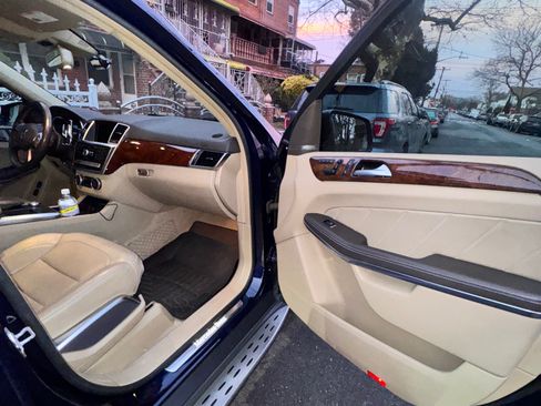 Used 2014 Mercedes-Benz GL 550 4MATIC image 12