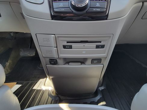 Used 2016 Honda Odyssey Touring Elite image 2