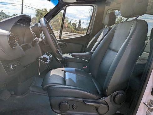 Used 2019 Mercedes-Benz Sprinter 2500 image 16