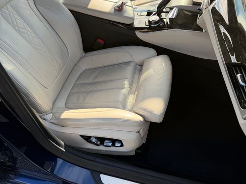 Used 2019 BMW 540i w/ M Sport Package image 11