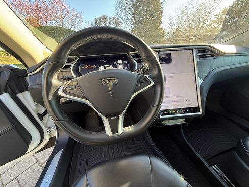 Used 2014 Tesla Model S image 24