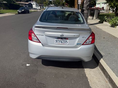 Used 2015 Nissan Versa SV image 5