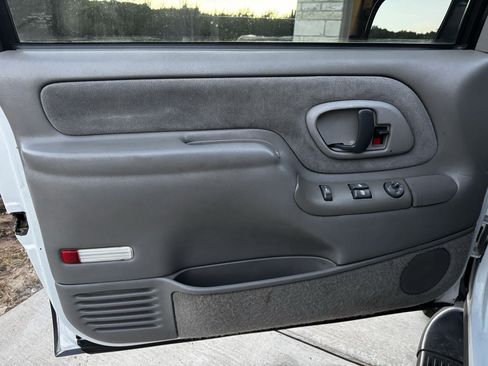 Used 1997 Chevrolet Tahoe 4WD 2-Door w/ Preferred Equipment Group 3 image 14