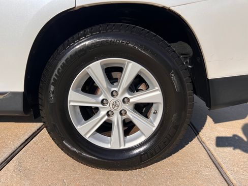 Used 2011 Toyota Highlander SE image 15