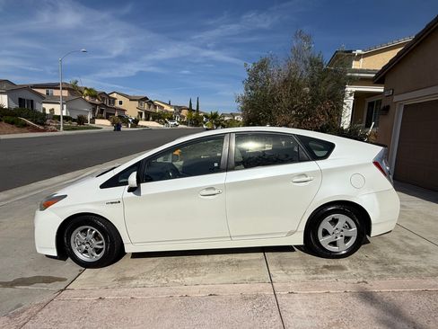 Used 2011 Toyota Prius Two w/ Preferred Accessory Pkg image 4