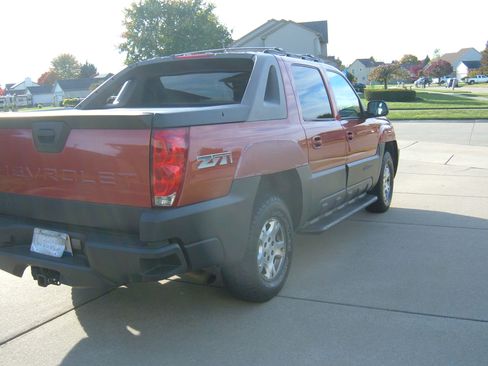Used 2003 Chevrolet Avalanche 4x4 w/ Suspension Package, Off-Road image 6