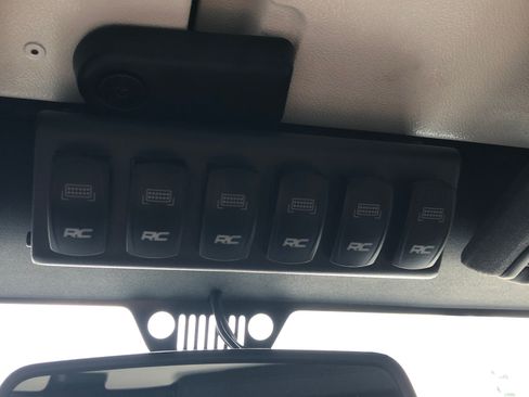 Used 2016 Jeep Wrangler Unlimited Sahara image 15