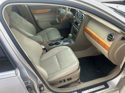 Used 2009 Lincoln MKZ image 11