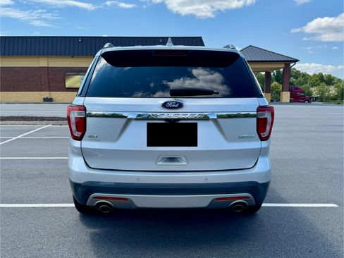 Used 2016 Ford Explorer XLT w/ Equipment Group 202A image 8