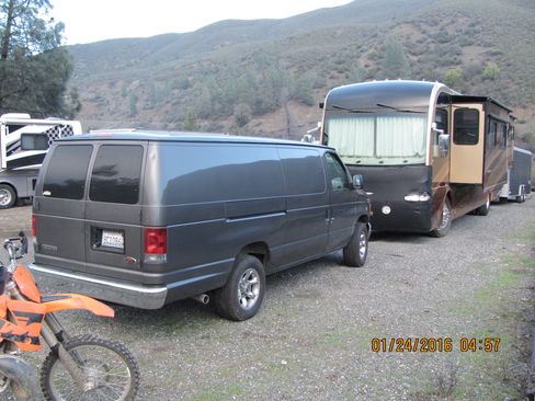 Used 2006 Ford E-250 and Econoline 250 Extended RWD image 2
