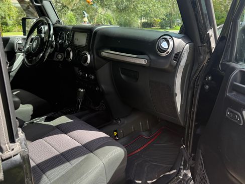 Used 2011 Jeep Wrangler Rubicon w/ Dual Top Group AWD/4WD image 10