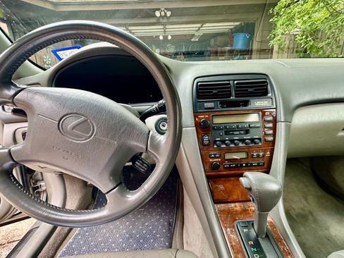 Used 2000 Lexus ES 330 FWD image 15