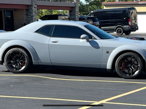Used 2022 Dodge Challenger R/T Scat Pack RWD image 5