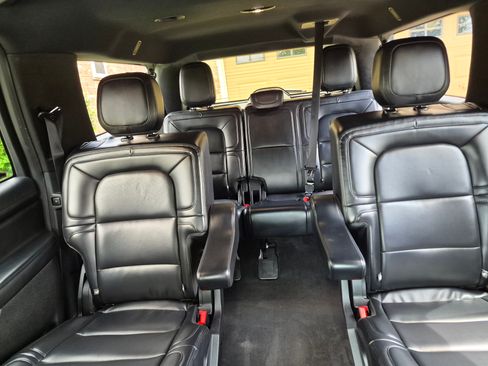 Used 2021 Lincoln Navigator L 2WD image 9