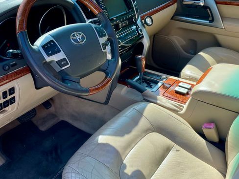 Used 2013 Toyota Land Cruiser image 12