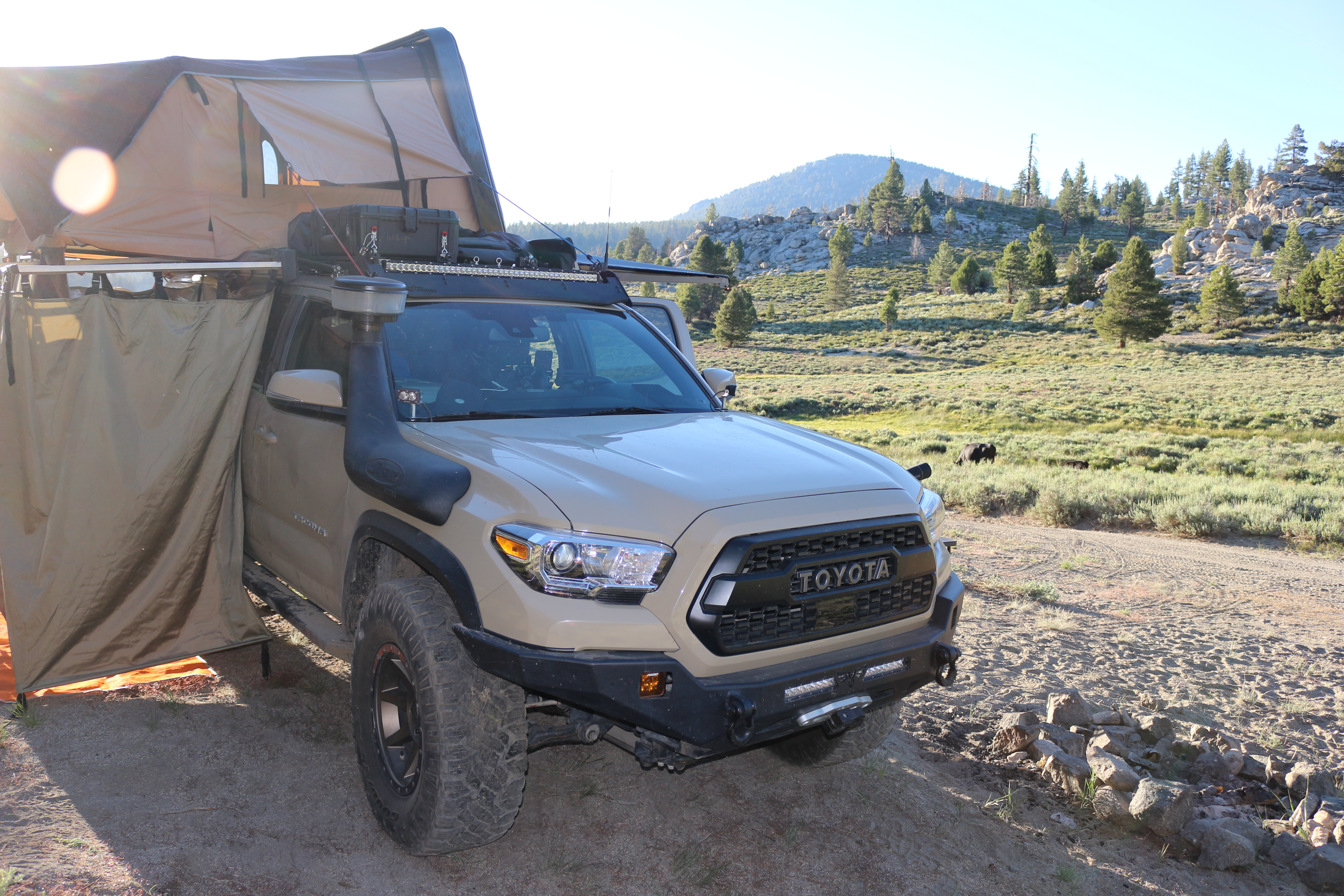Used 2018 Toyota Tacoma TRD Off-Road w/ Technology Package AWD/4WD image 16