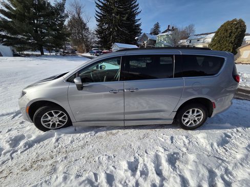 Used 2020 Chrysler Voyager Lxi image 11