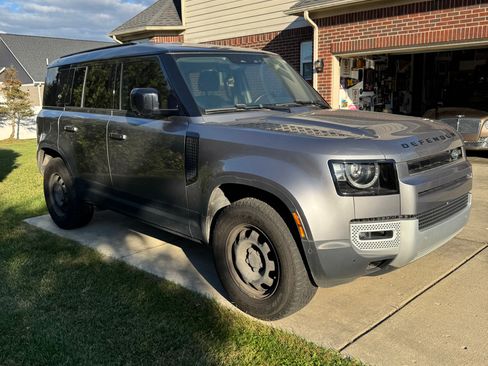 Used 2022 Land Rover Defender 110 image 9
