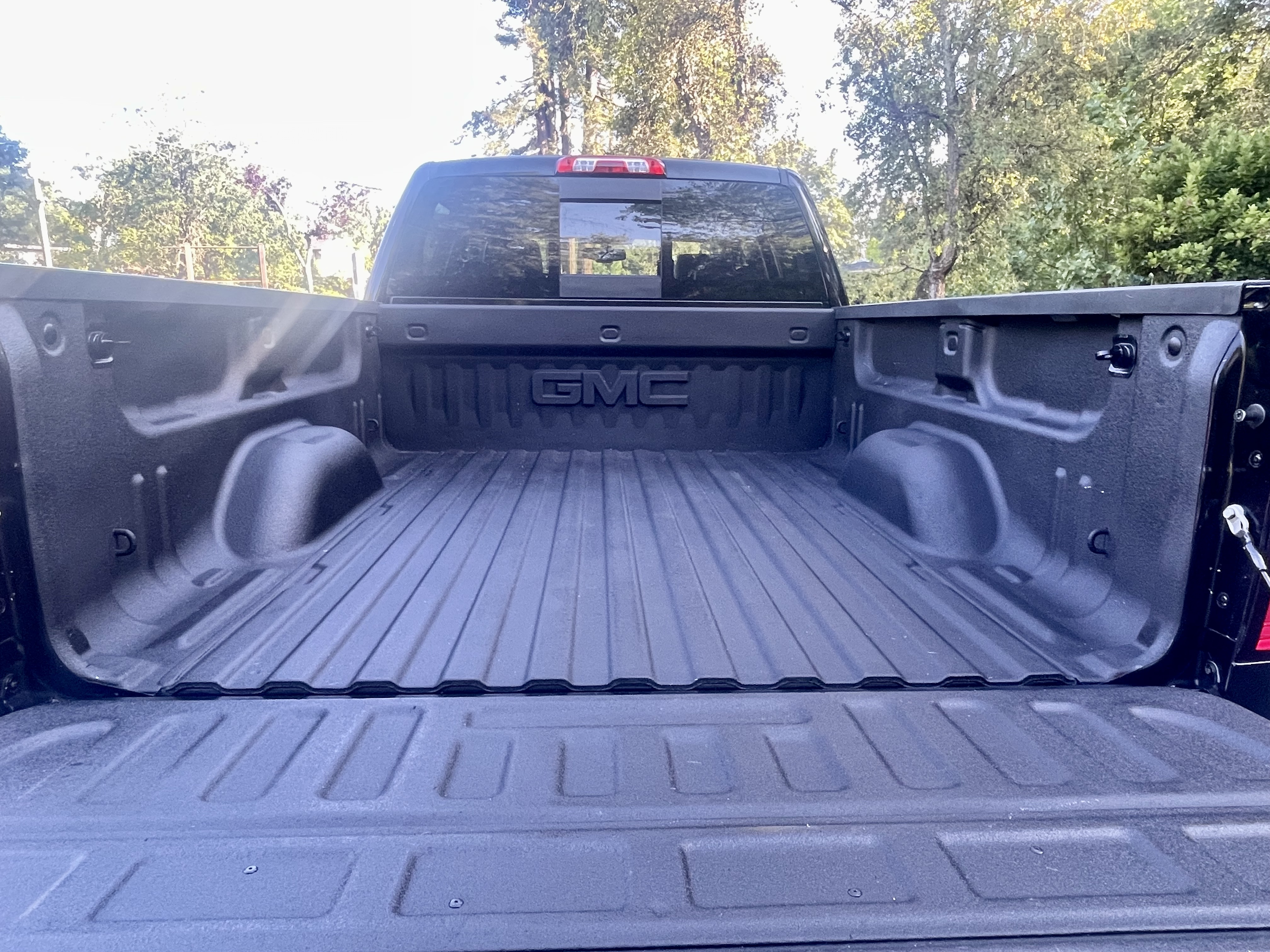 Used 2015 GMC Sierra 2500 SLT w/ Duramax Plus Package AWD/4WD image 9
