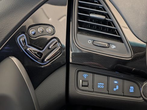 Used 2016 Hyundai Azera image 24