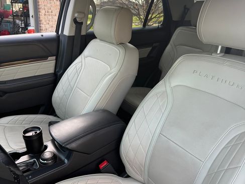 Used 2017 Ford Explorer Platinum image 19