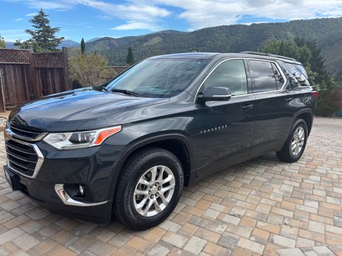Used 2019 Chevrolet Traverse LT FWD image 1