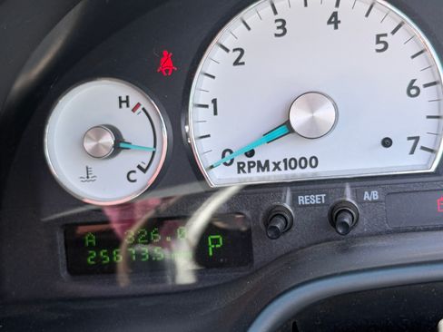 Used 2003 Ford Thunderbird RWD image 15