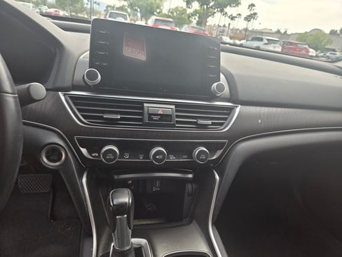 Used 2018 Honda Accord Touring image 14