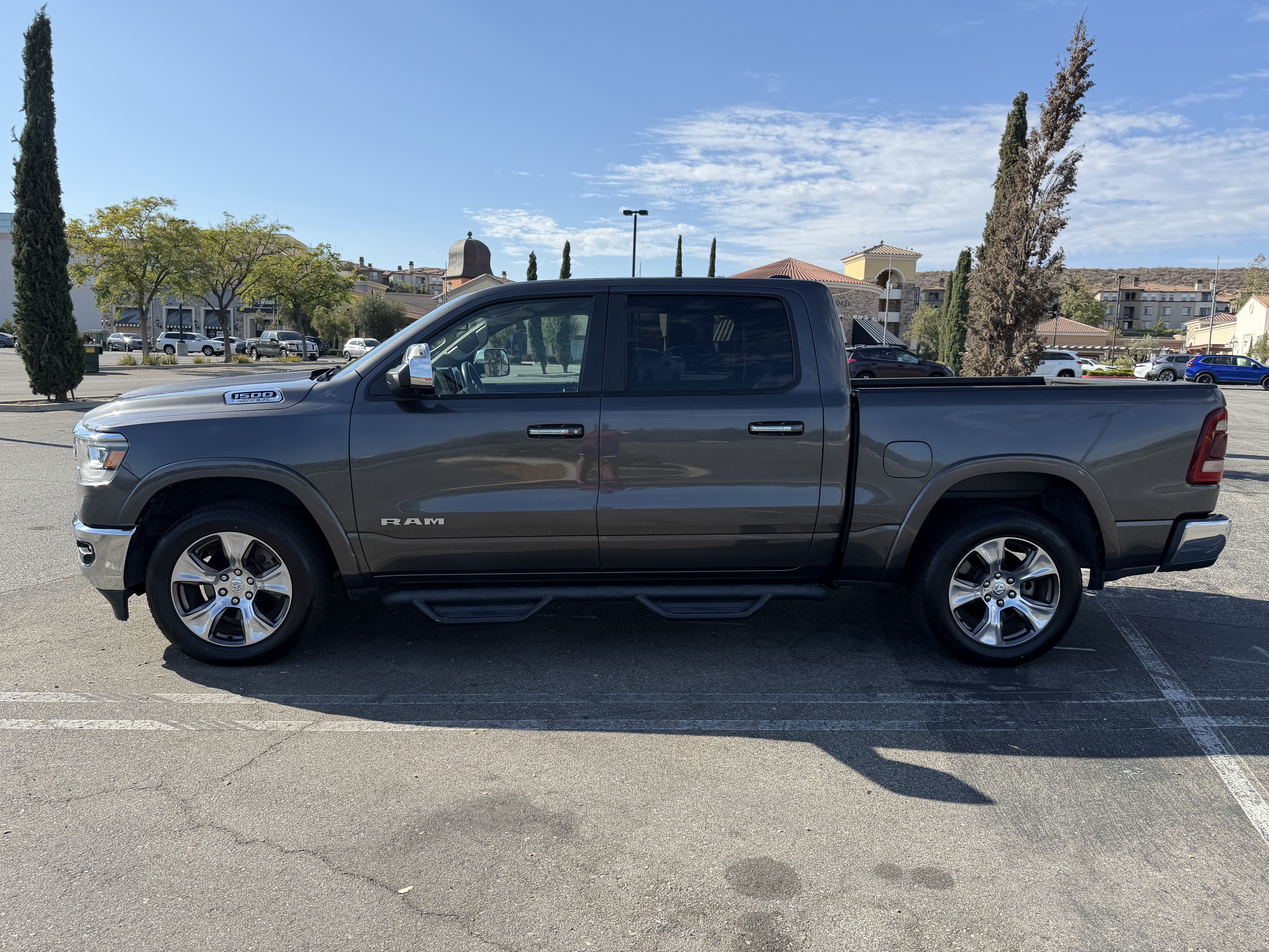 Used 2019 RAM 1500 Laramie AWD/4WD image 5