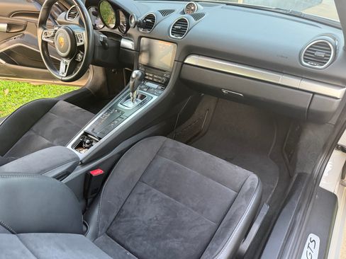 Used 2018 Porsche 718 Cayman GTS RWD image 21