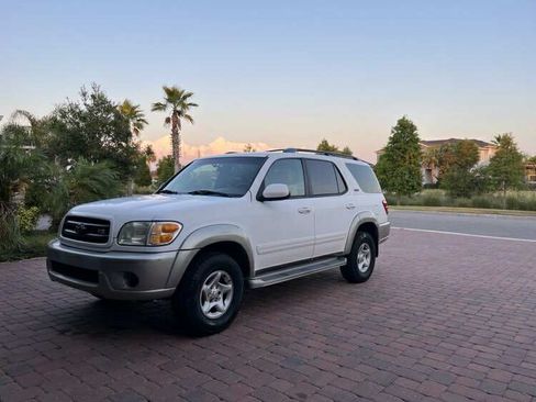 Used 2002 Toyota Sequoia SR5 image 1