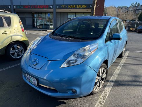 Used 2013 Nissan Leaf SL w/ Premium Pkg image 10